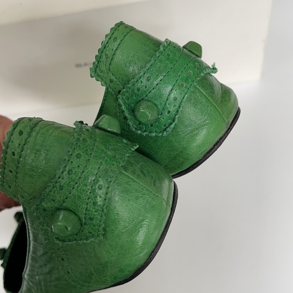 BALENCIAGA Leather Green Flats - Picture 7 of 9
